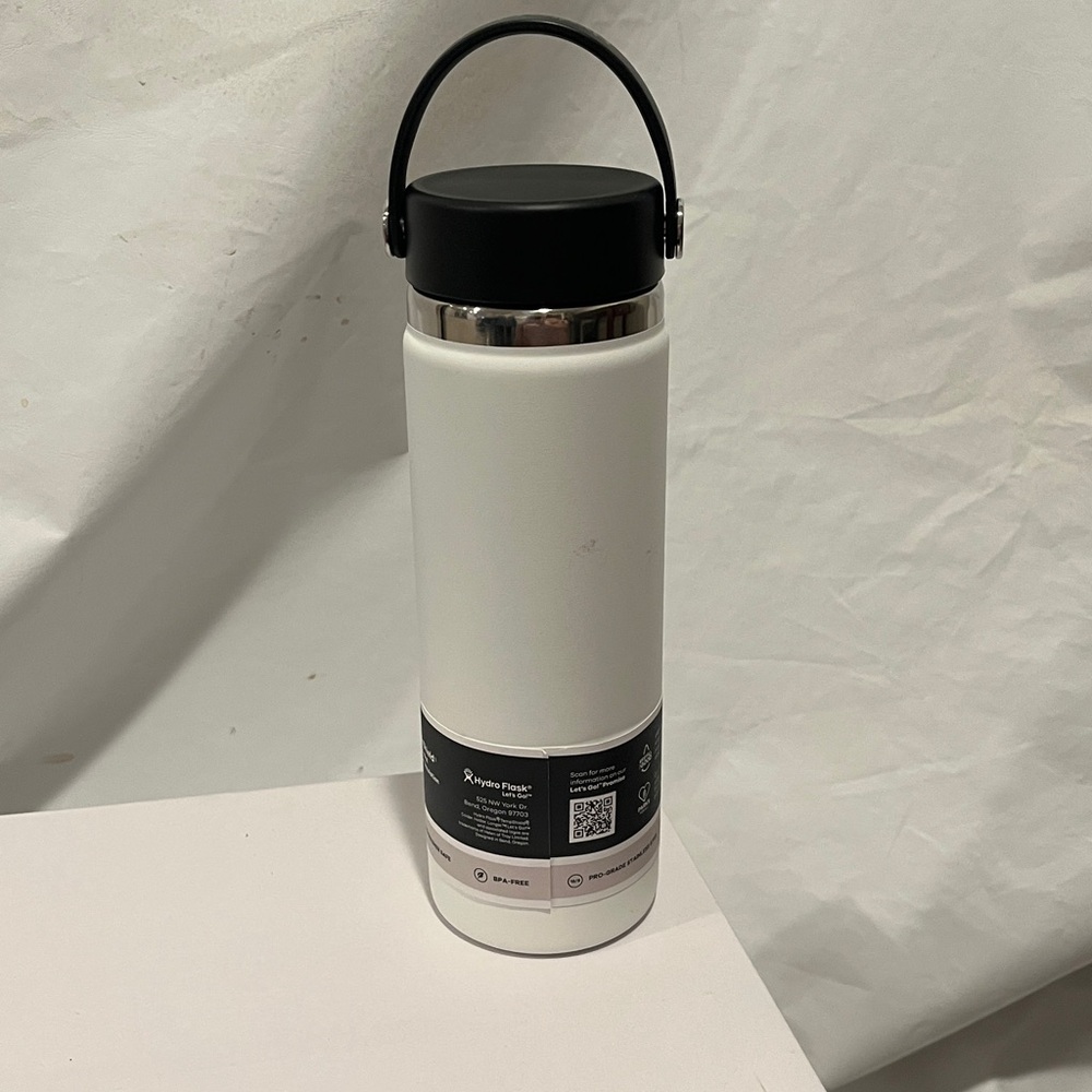 NWT Hydro Flask White Water Bottle 20 Ounces - Picture 2 of 9